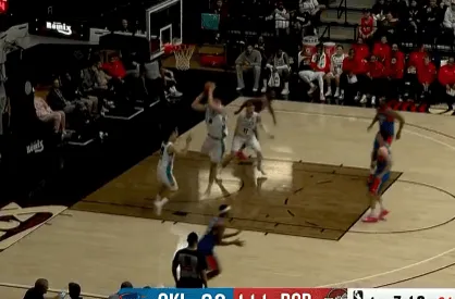 开云-杨瀚森镇守禁区再次抢到防守篮板，已狂揽生涯新高17个篮板