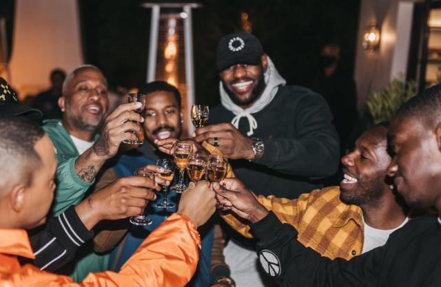 开云体育官网-老詹违规确定不会禁赛 将代表湖人出战与太阳首战